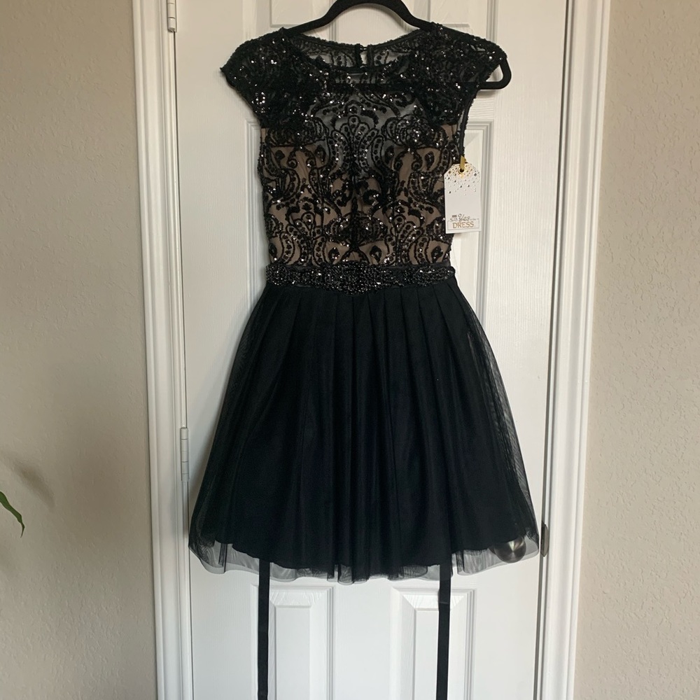 Black backless lace tulle mini prom dress
